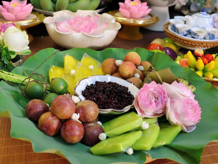 Hương sắc đồng quê Việt trên mâm cúng Tết Đoan Ngọ.