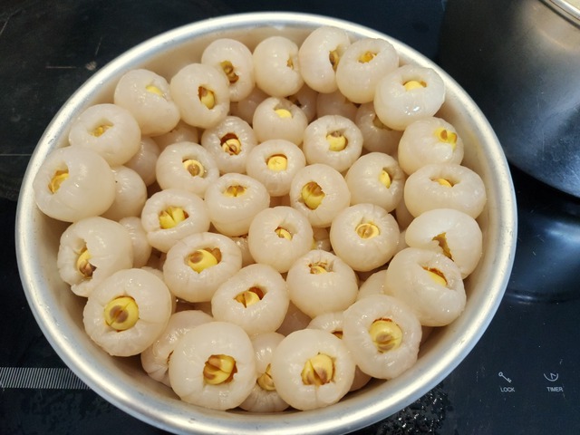 Quả vải chín rộ giá bán 'rẻ như cho', chị em mách nhau cách làm món ngon giải nhiệt lạ miệng ngày hè - 4