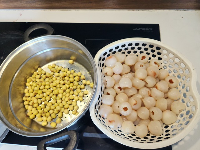 Quả vải chín rộ giá bán 'rẻ như cho', chị em mách nhau cách làm món ngon giải nhiệt lạ miệng ngày hè - 3