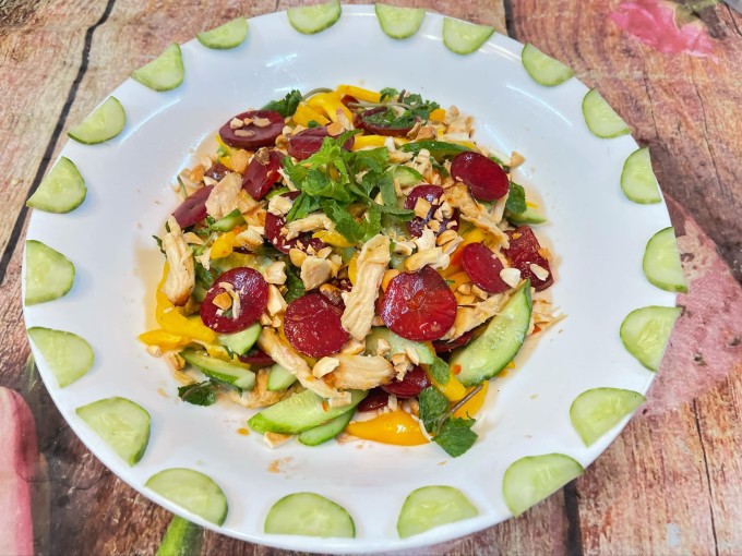 Gỏi mận gà xé hạt điều xốt chua ngọt - 1