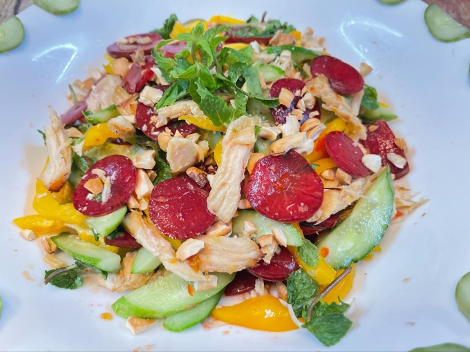 Gỏi mận gà xé hạt điều xốt chua ngọt - 4