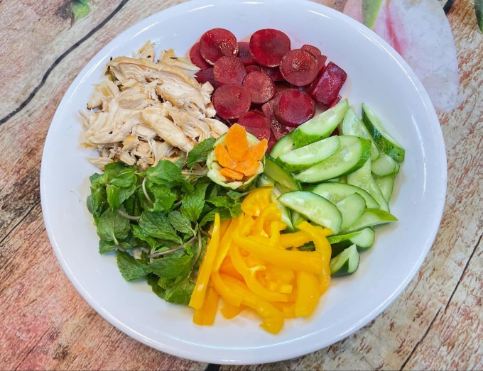 Gỏi mận gà xé hạt điều xốt chua ngọt - 3