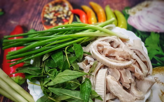 Nguyên liệu dạ dày xào rau răm