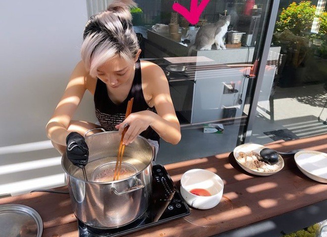 Tóc Tiên và món cá kho đặc biệt kết hợp rau diếp cá - Thực phẩm hỗ trợ sức khỏe tuyệt vời - 1