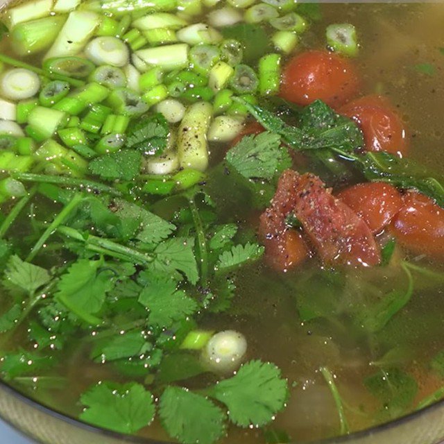 Canh thịt bò rau răm hoàn thành