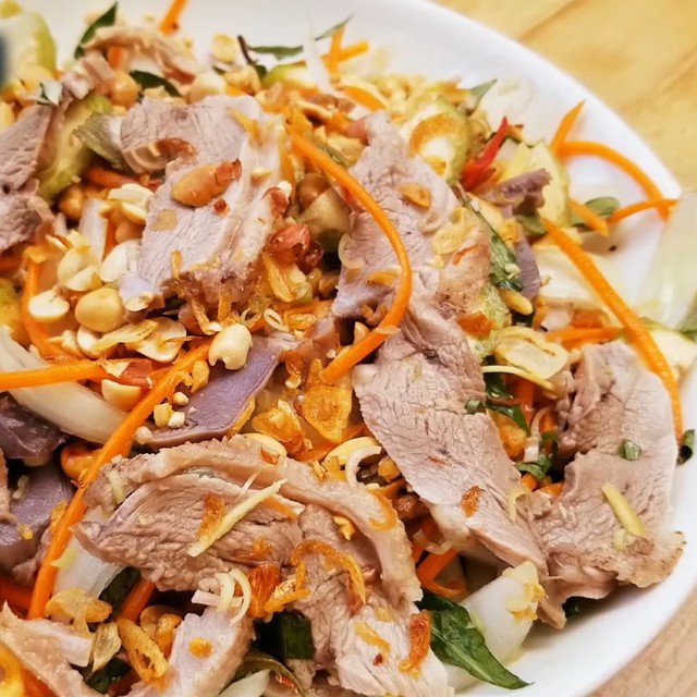 Gỏi vịt rau răm chuối xanh