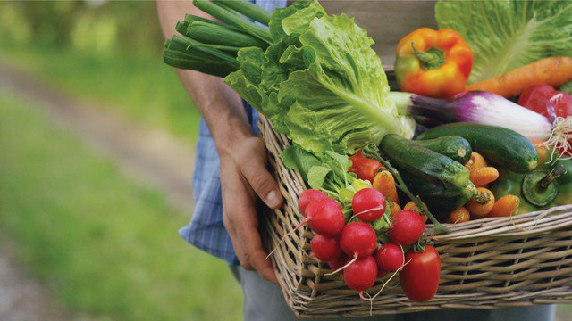 6 bí quyết giúp rau luộc luôn xanh mướt và giòn tan - 1