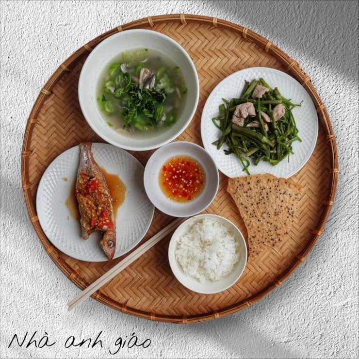 Mâm cơm ngon tự nấu mỗi ngày của thầy giáo Đà Lạt.