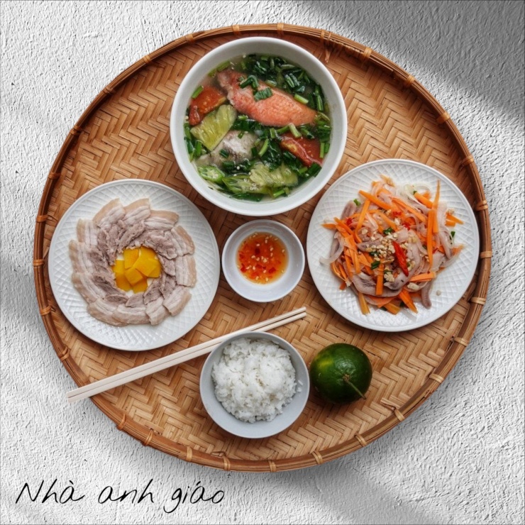 Mâm cơm ngon giản dị nhưng khiến lòng ấm lại.