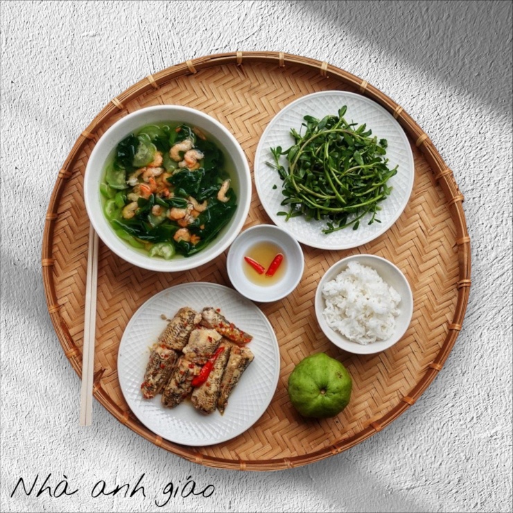 Mâm cơm ngon ngày mưa se lạnh của người độc thân.