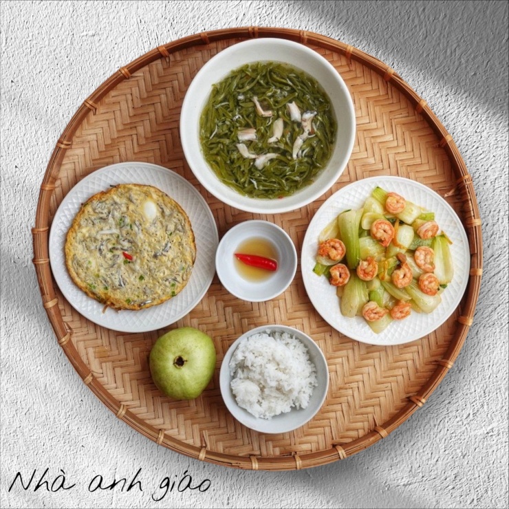 Mâm cơm ngon tự tay chuẩn bị sau giờ làm việc.