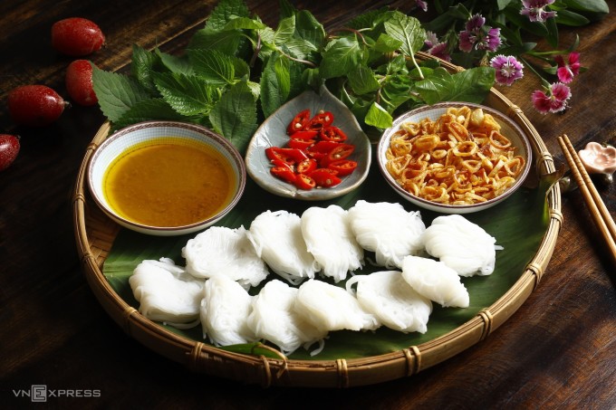 Bún Hến Màu Cua Chưng