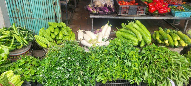 Củ cải là một trong những rau củ tốt trong mùa thu. Ảnh chụp tại sạp rau của chị Thu. Ảnh: Hà My