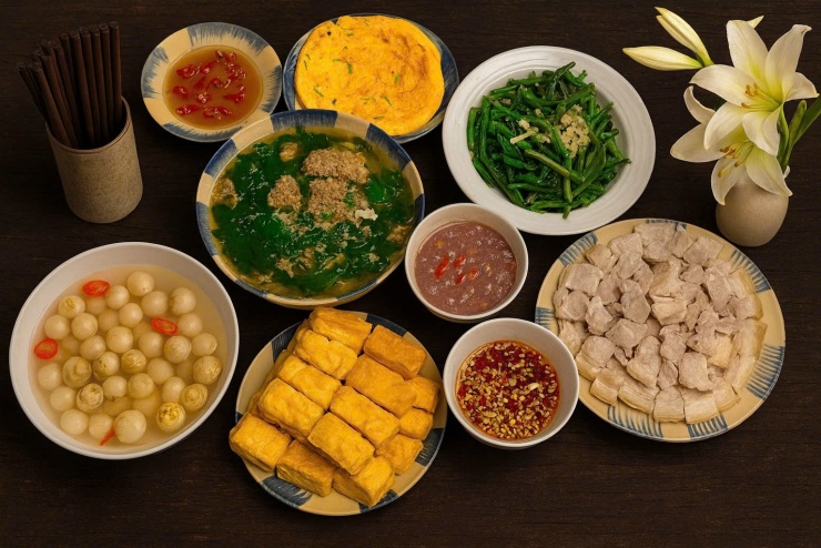 Canh cua + trứng chiên hành lá + rau bí xào tỏi + thịt luộc + đậu chiên + cà muối.