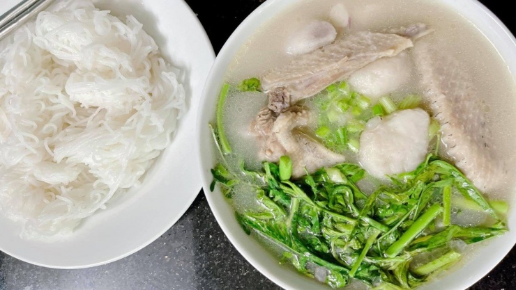 Củ khoai sọ: Giá rẻ, chứa tinh bột kháng, hỗ trợ kiểm soát đường huyết hiệu quả và chế biến thành nhiều món ngon - 3