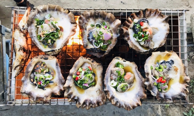 Mùa khai thác hàu vua ở Cồn Cỏ từ tháng 3 đến tháng 9 hàng năm.