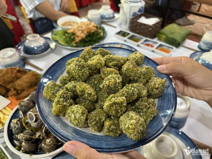 Món đậu chiên trà xanh hấp dẫn thực khách. Ảnh: Linh Trang