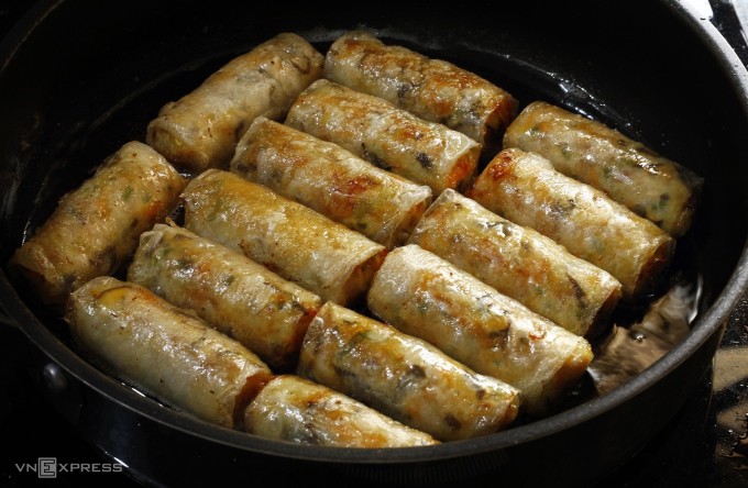 Nem rán vàng ruộm, giòn tan.