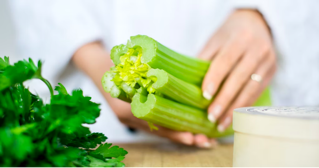 Cần tây: Rau ít calo, giàu chất xơ