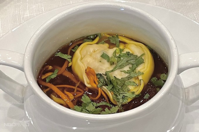 Món súp dumpling hải sản vi cá.Ảnh: Khắc Bình