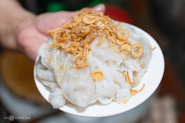 Quán bánh cuốn đêm gần 40 năm trong ngõ nhỏ Hà Nội - 9