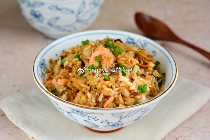 Cơm nấu cá hồi và sò điệp