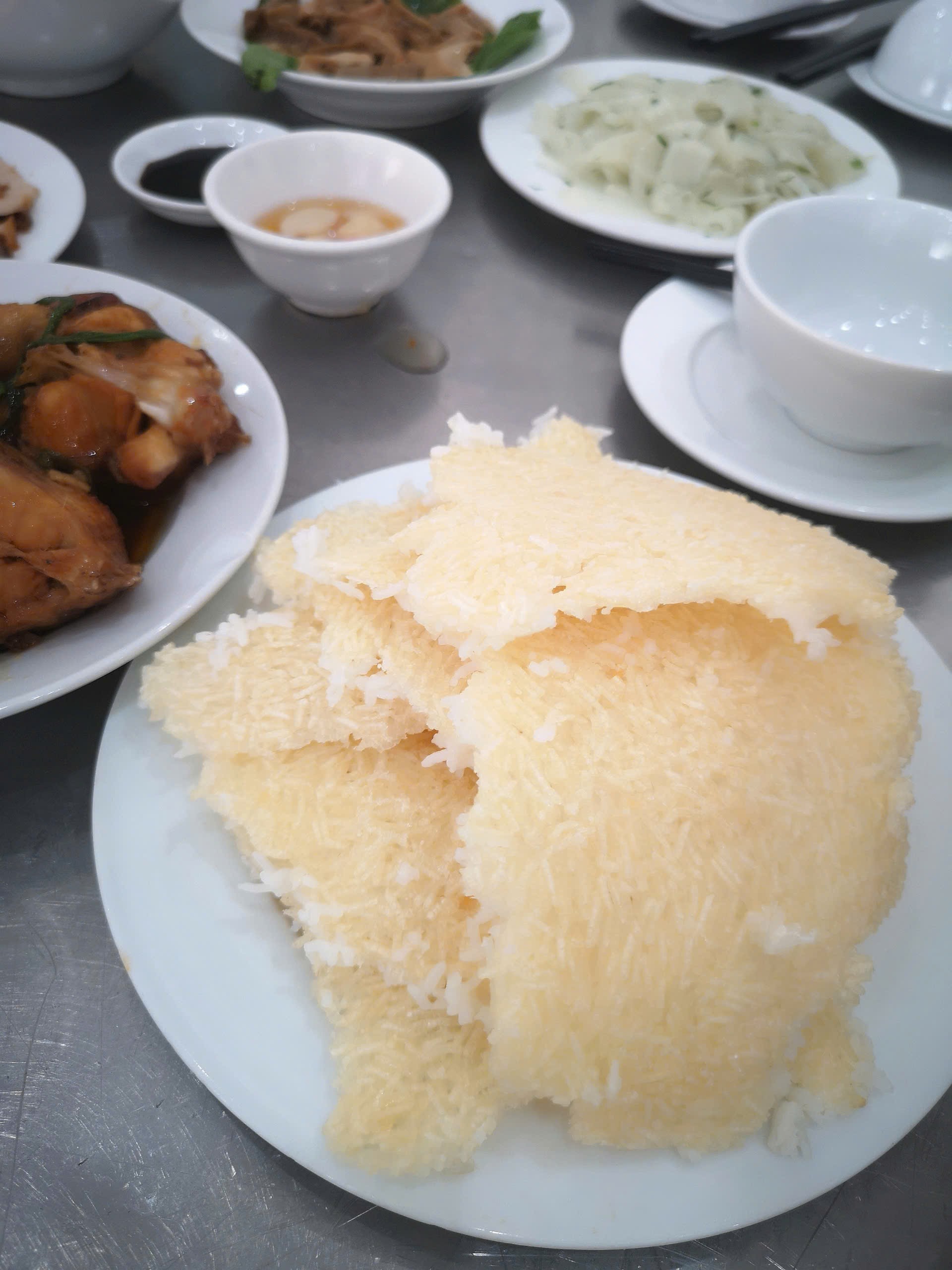 Cơm cháy là món được nhiều chiến sỹ yêu thích