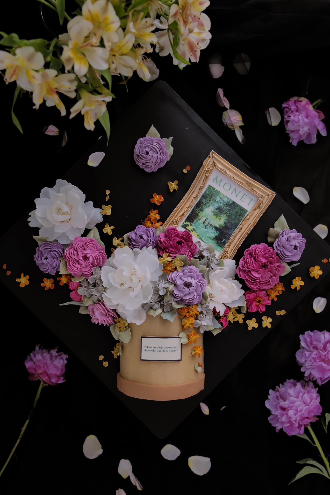 Hoàng Anh cho biết, mặc dù tốt nghiệp Đại học Hà Nội nhưng anh đã chọn theo đuổi nghề làm bánh sau khi thường xuyên cùng chị hàng xóm mua dụng cụ và theo dõi quá trình làm bánh của chị.