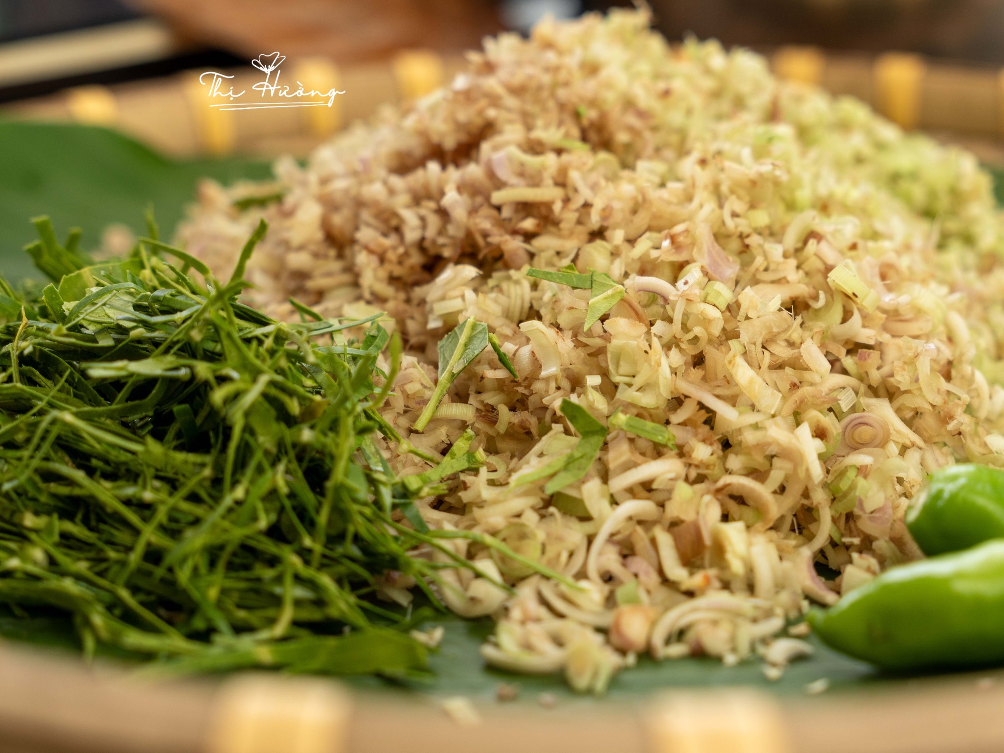 Nấu nước trộn cho 1kg sung: 1,2 lít nước lọc, 2 thìa muối, 1/2 bát con nước mắm, 1/2 bát con đường, 1/3 bát con giấm, 1 củ tỏi, 3 quả ớt cay, 2 quả ớt ngọt, 5 cây sả, 10 lá chanh.