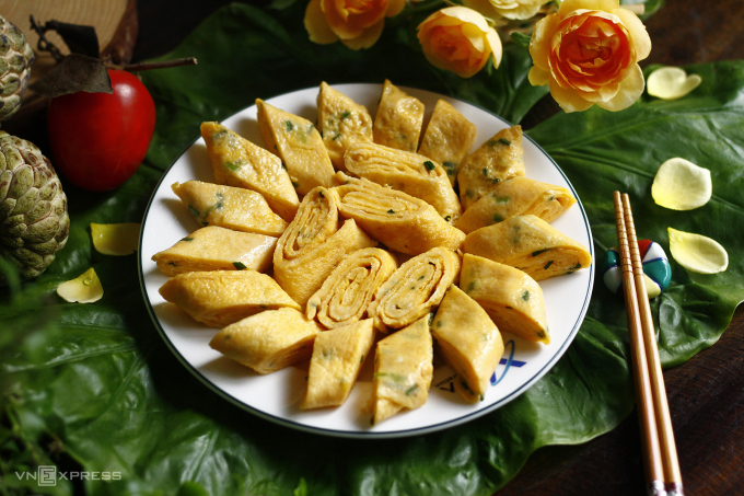 Trứng cuộn nhiều lớp mịn màng. Ảnh: Bùi Thủy