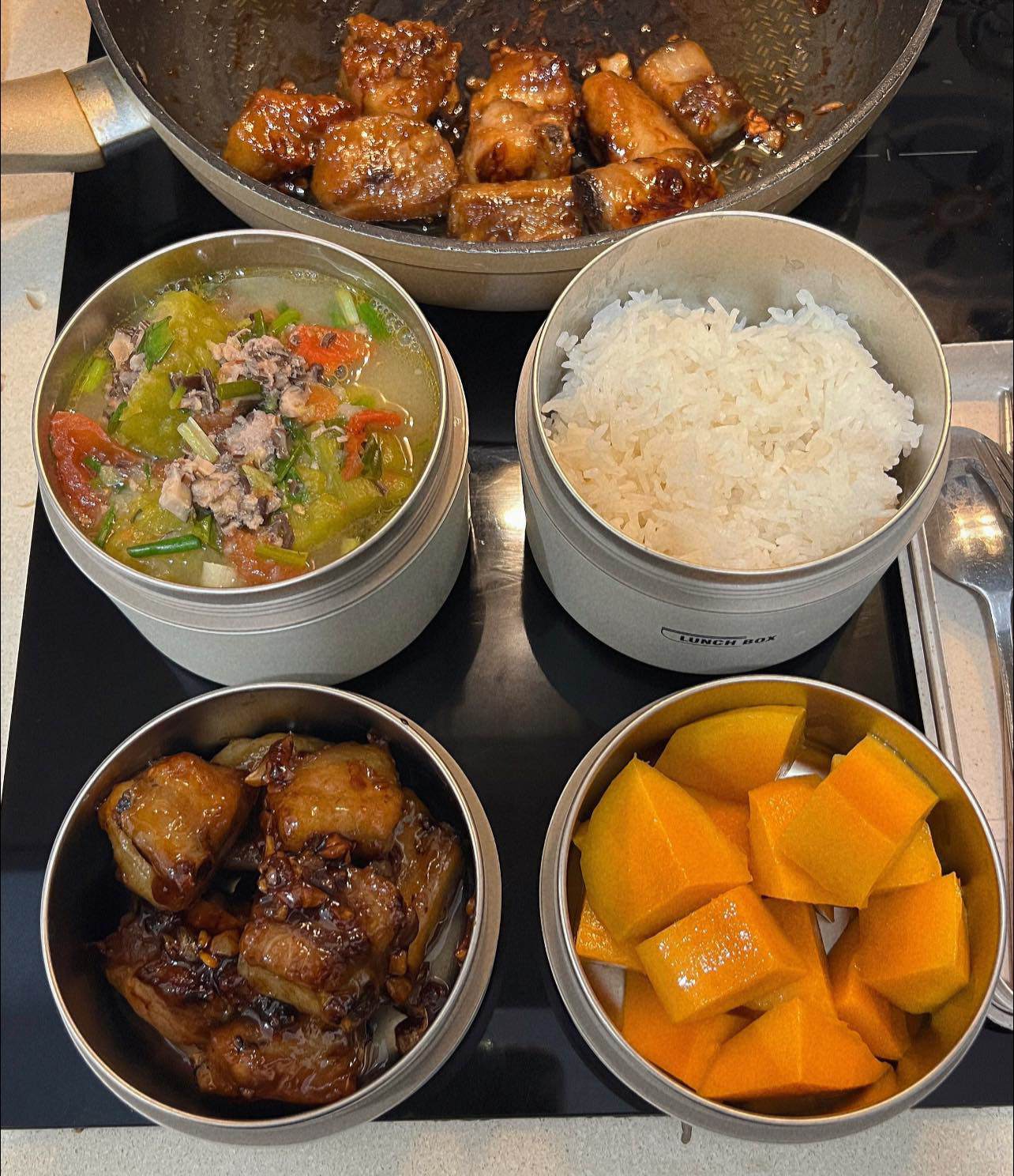 Canh mướp đắng nhồi thịt - Sườn chua ngọt - Xoài chín