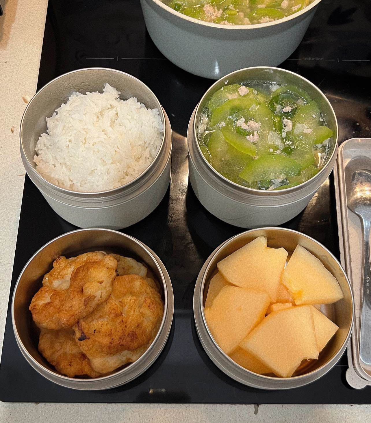 Canh bí xanh nấu thịt băm - Chả mực - Dưa vàng