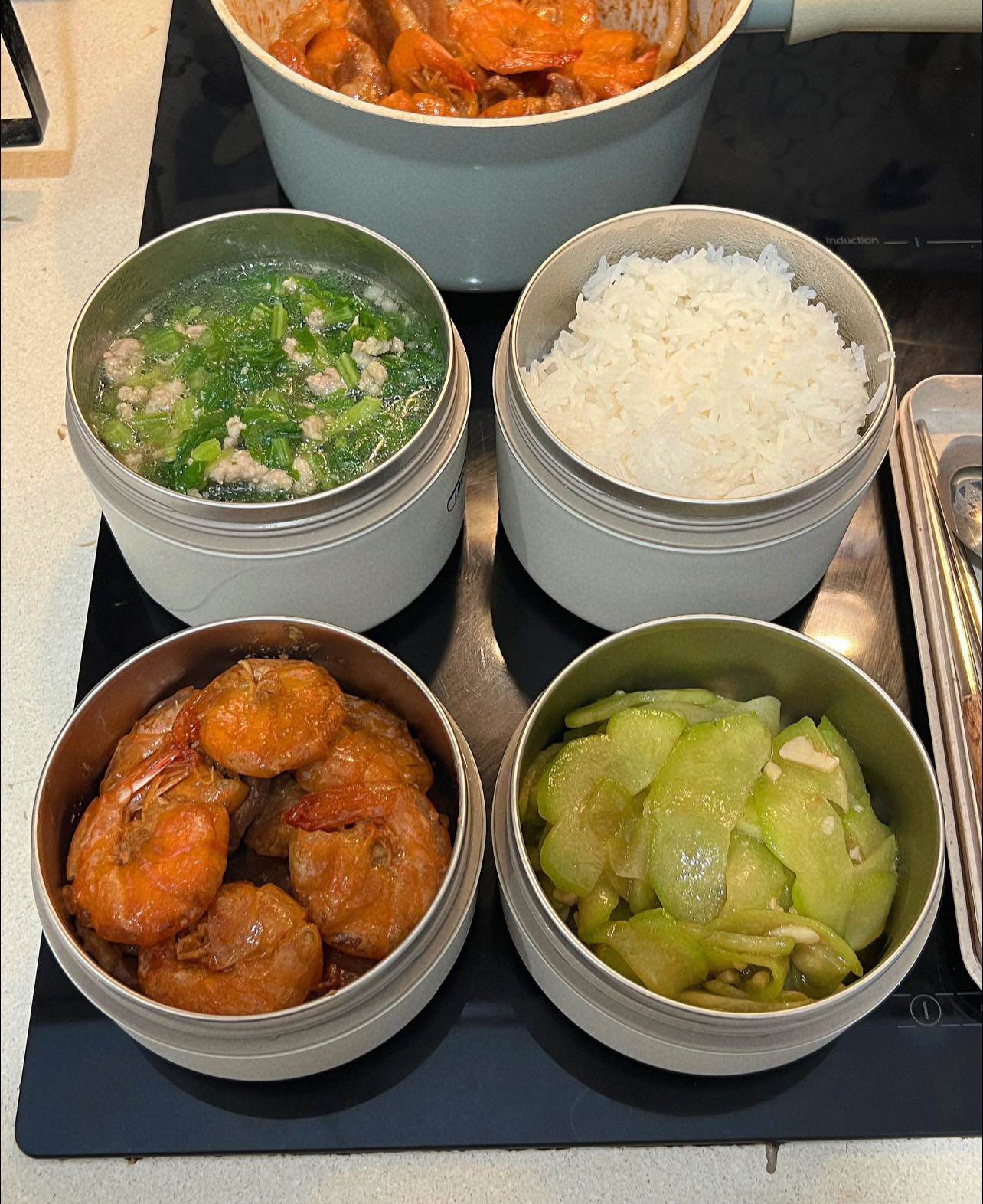 Canh cải nấu thịt băm - Tôm rang - Su su xào tỏi