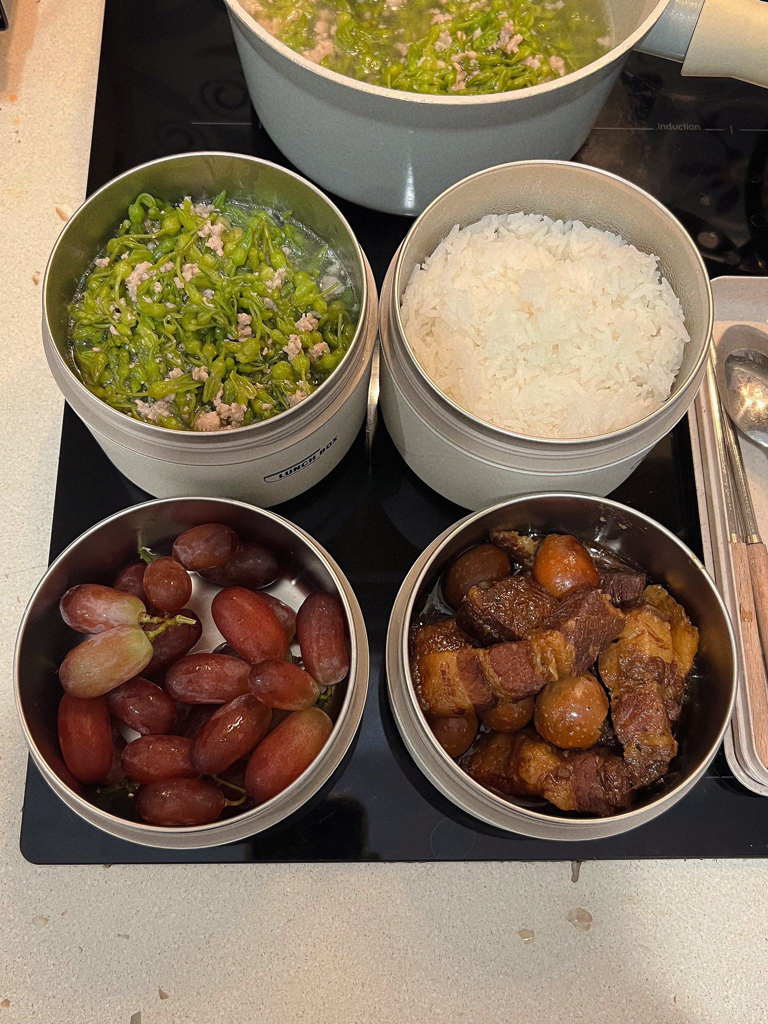 Hoa thiên lý nấu thịt băm - Thịt kho trứng cút - Nho