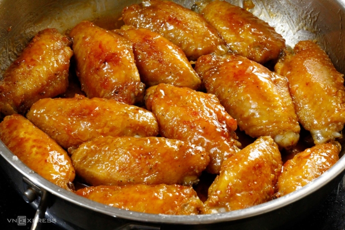 Món cánh gà chiên mắm cần nêm theo phương pháp 3 giai đoạn
