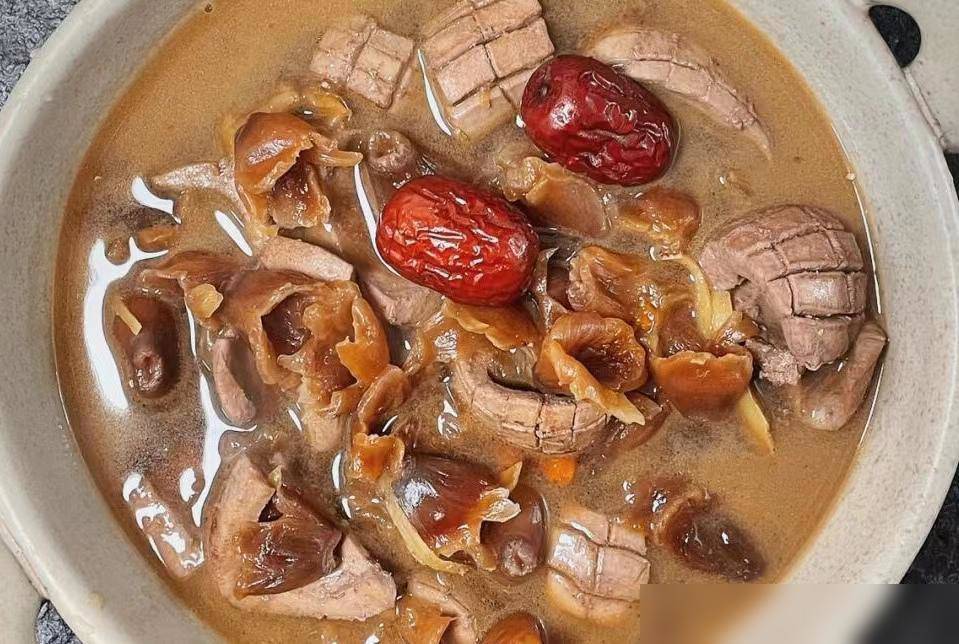 Canh cật heo với long nhãn