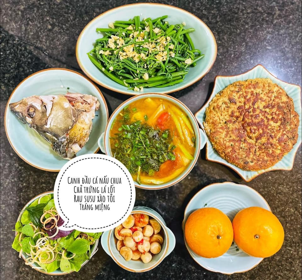 Canh đầu cá nấu chua - Chả trứng lá lốt - Rau su su xào tỏi