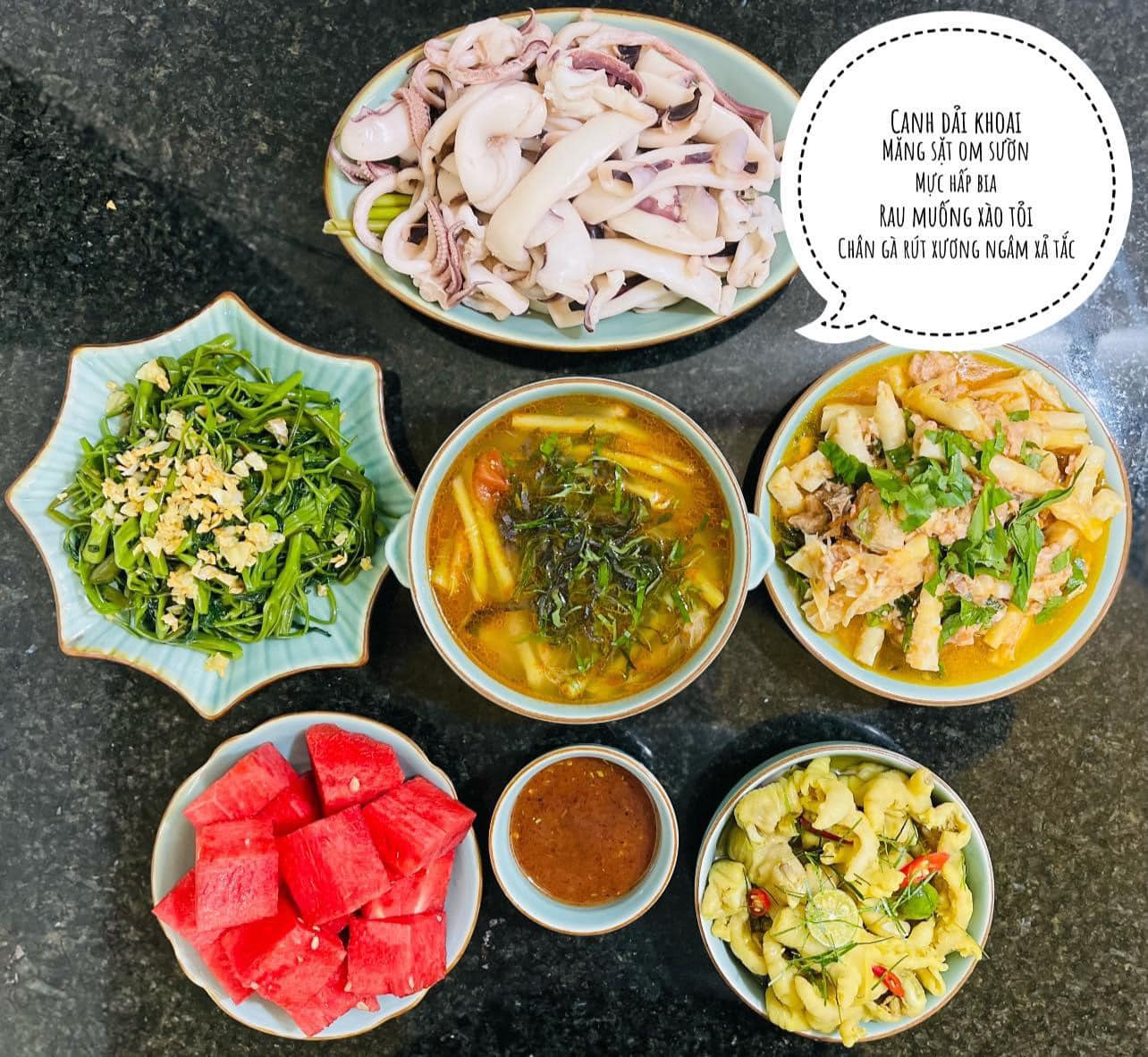 Mực hấp - Măng sặt om sườn - Rau muống xào tỏi - Canh dải khoai