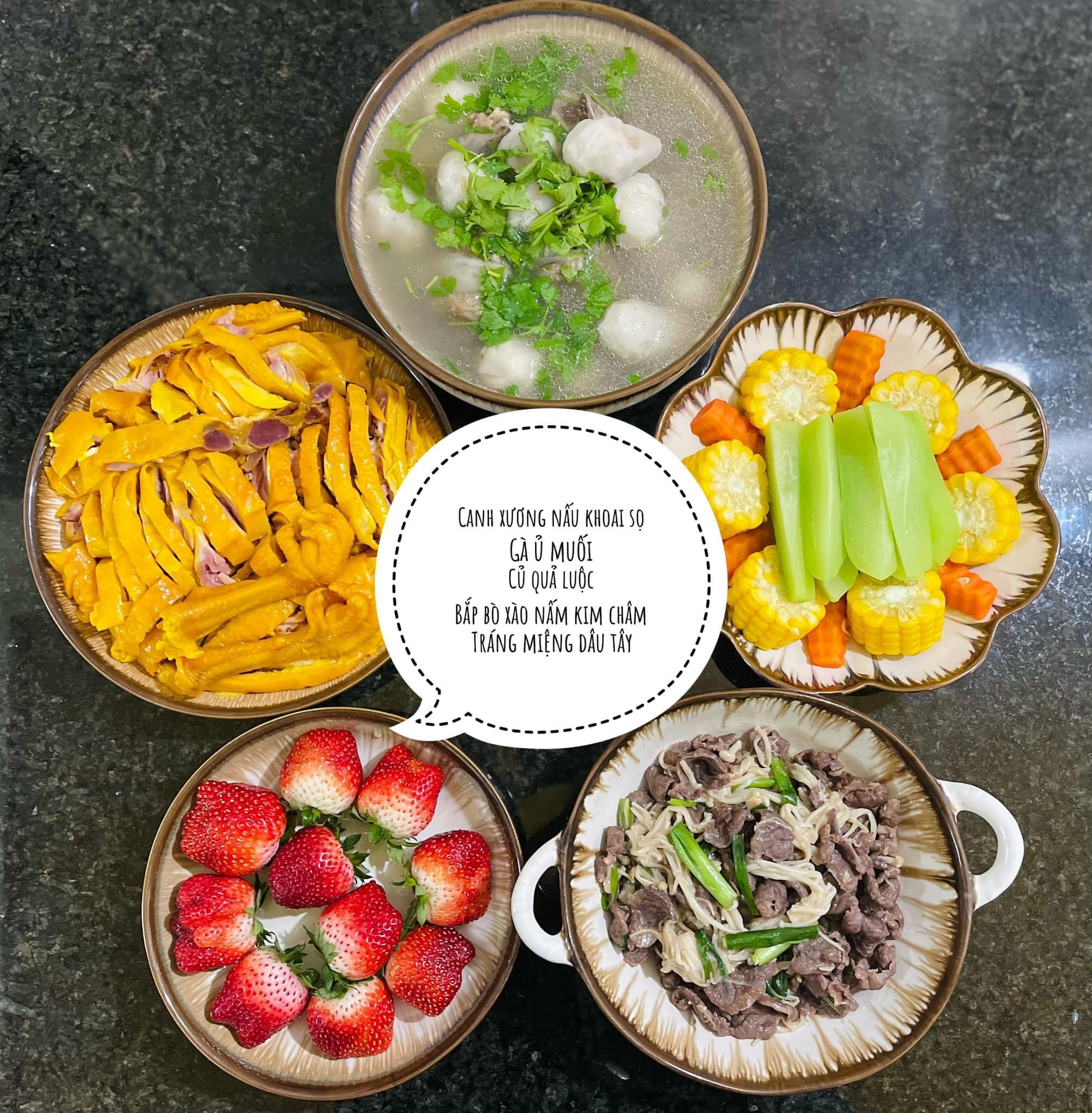 Canh sườn nấu khoai sọ - Thịt bò xào nấm kim - Gà ủ muối - Rau củ luộc