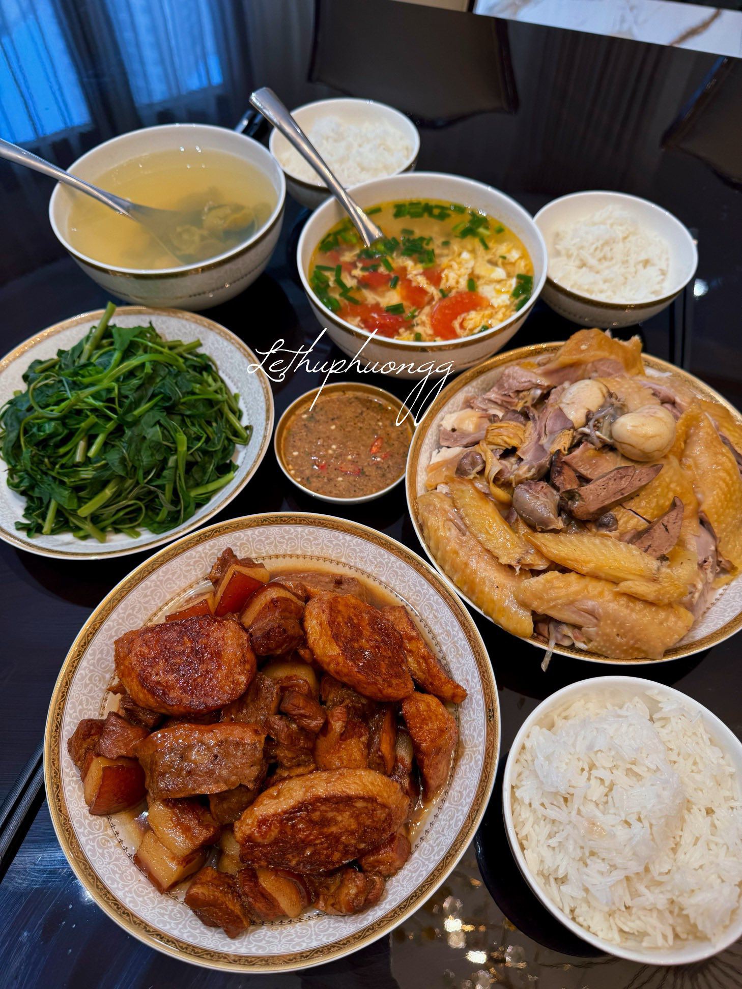 Ba chỉ kho chả mỡ - Gà luộc - Rau muống luộc - Canh trứng cà chua