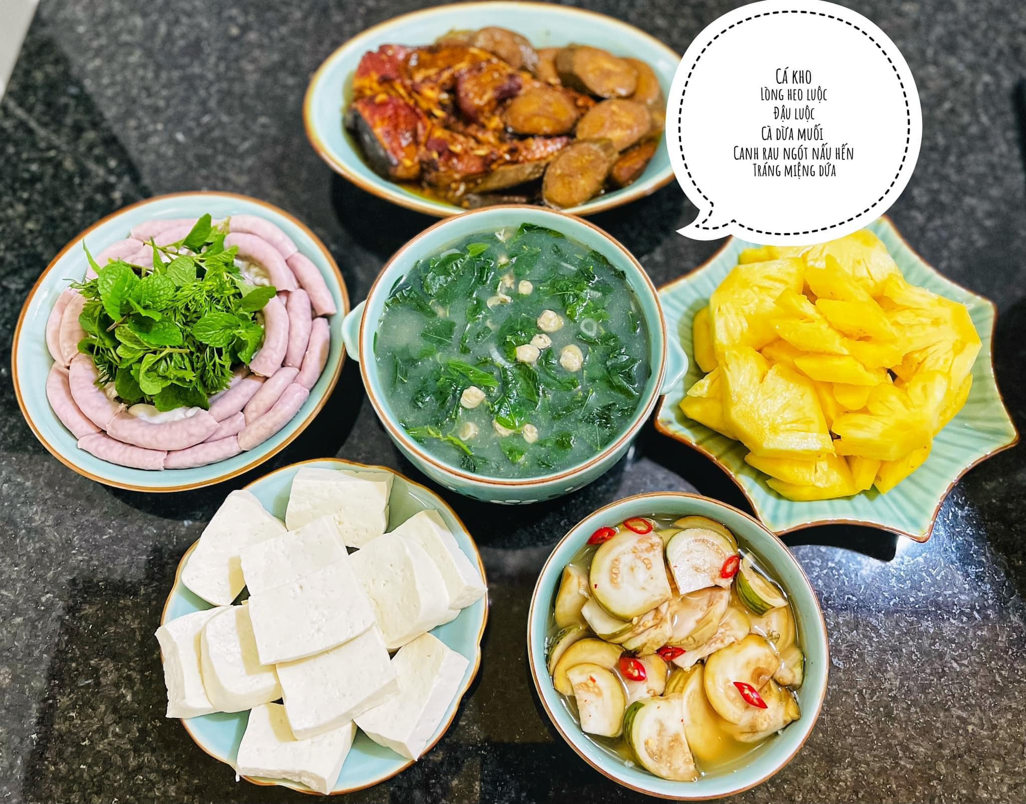 Cá kho - Lòng non luộc - Canh rau ngót nấu hến - Đậu luộc