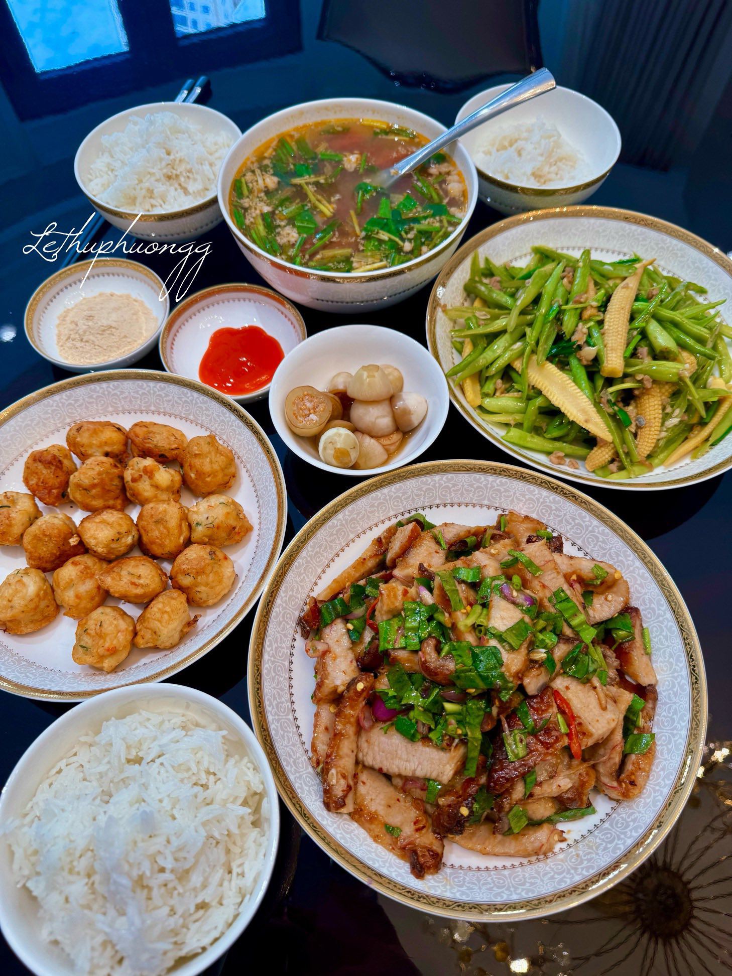 Nọng heo sốt Thái trộn thính - Chả viên tôm mực - Đỗ xào ngô bao tử - Canh chua thịt băm