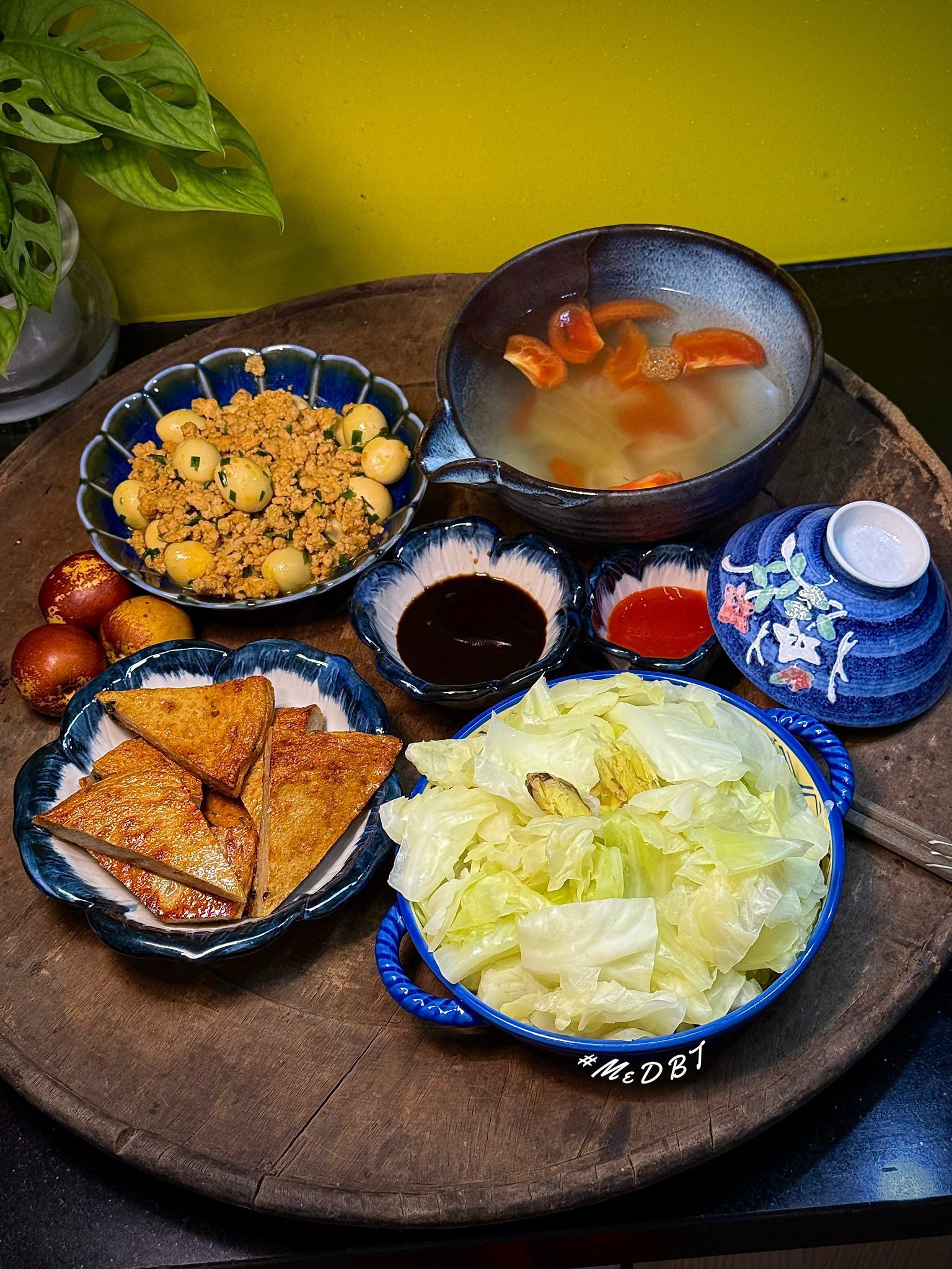 Chả cá thu chiên giòn - Thịt băm rim trứng - Bắp cải luộc