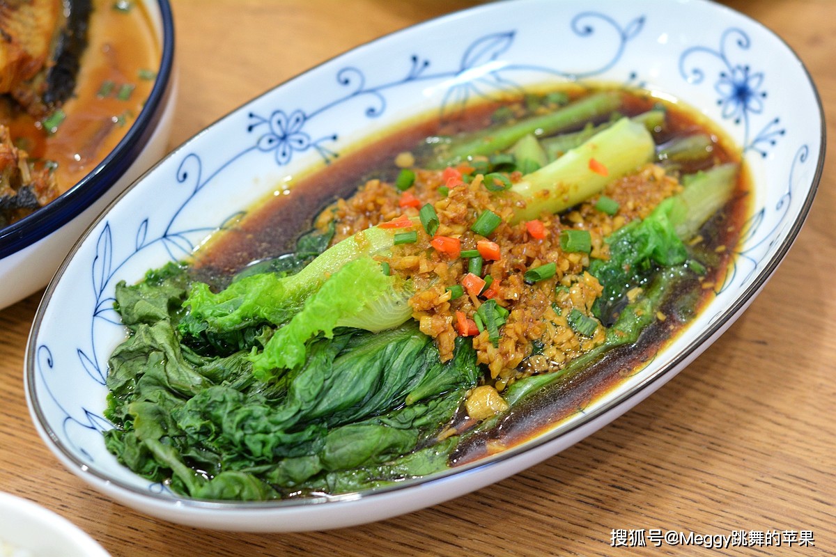 Rau xà lách sốt tỏi và dầu hào