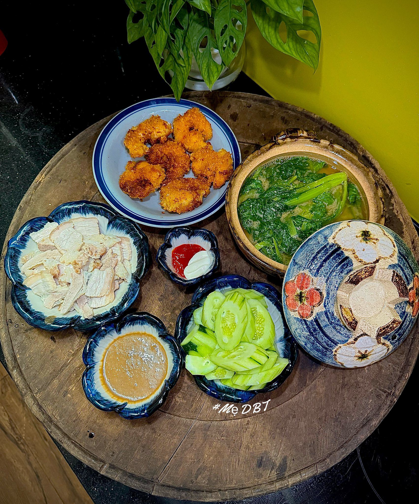 Tôm chiên giòn - Thịt luộc chấm mắm nêm - Canh cải