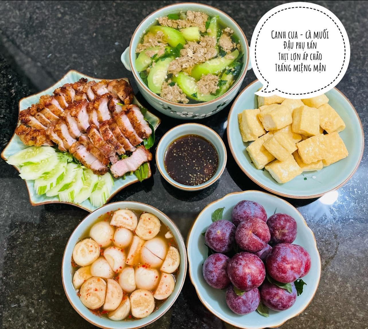 Canh cua cà muối - Thịt lợn áp chảo - Đậu rán