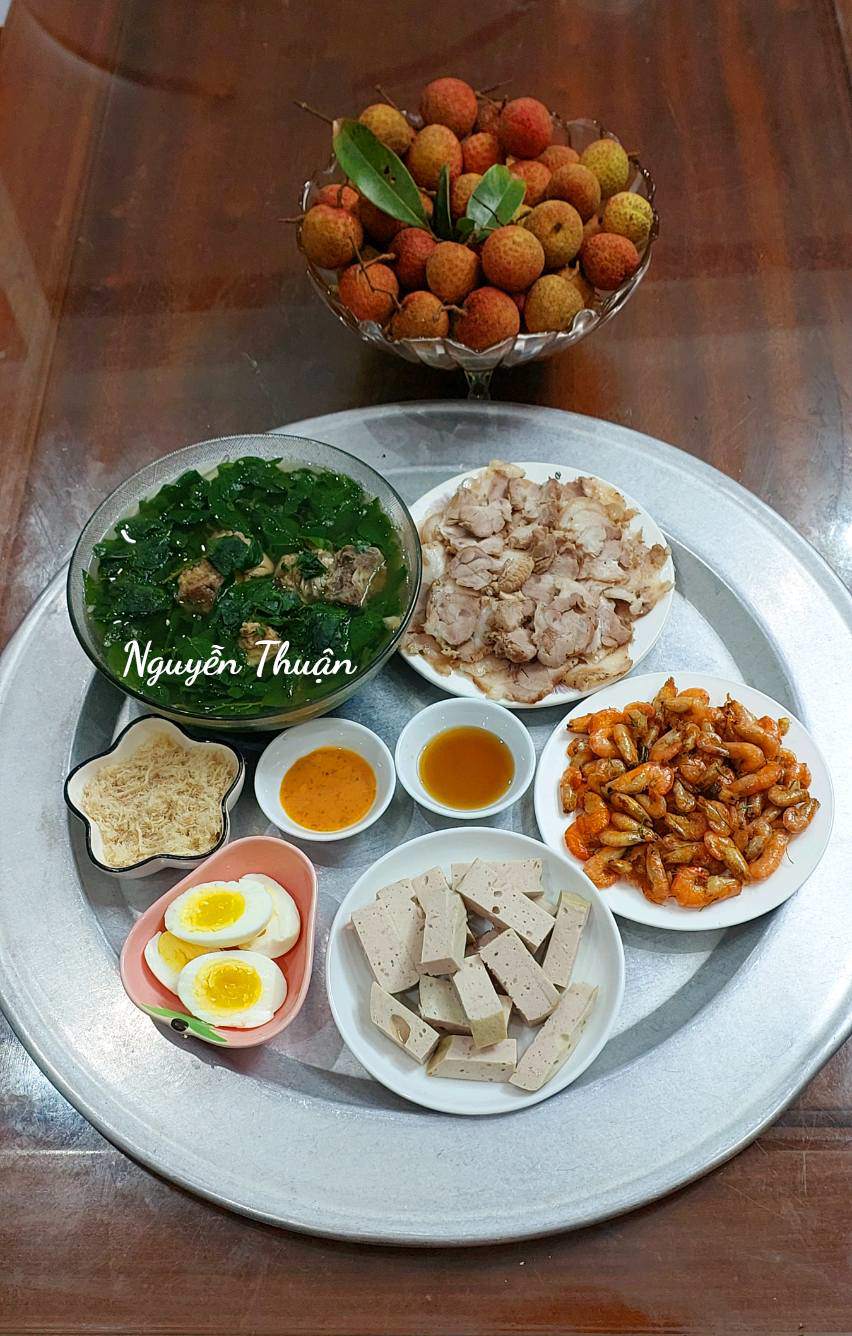 Thịt luộc - Tôm rim - Giò lụa - Canh rau ngót nấu xương