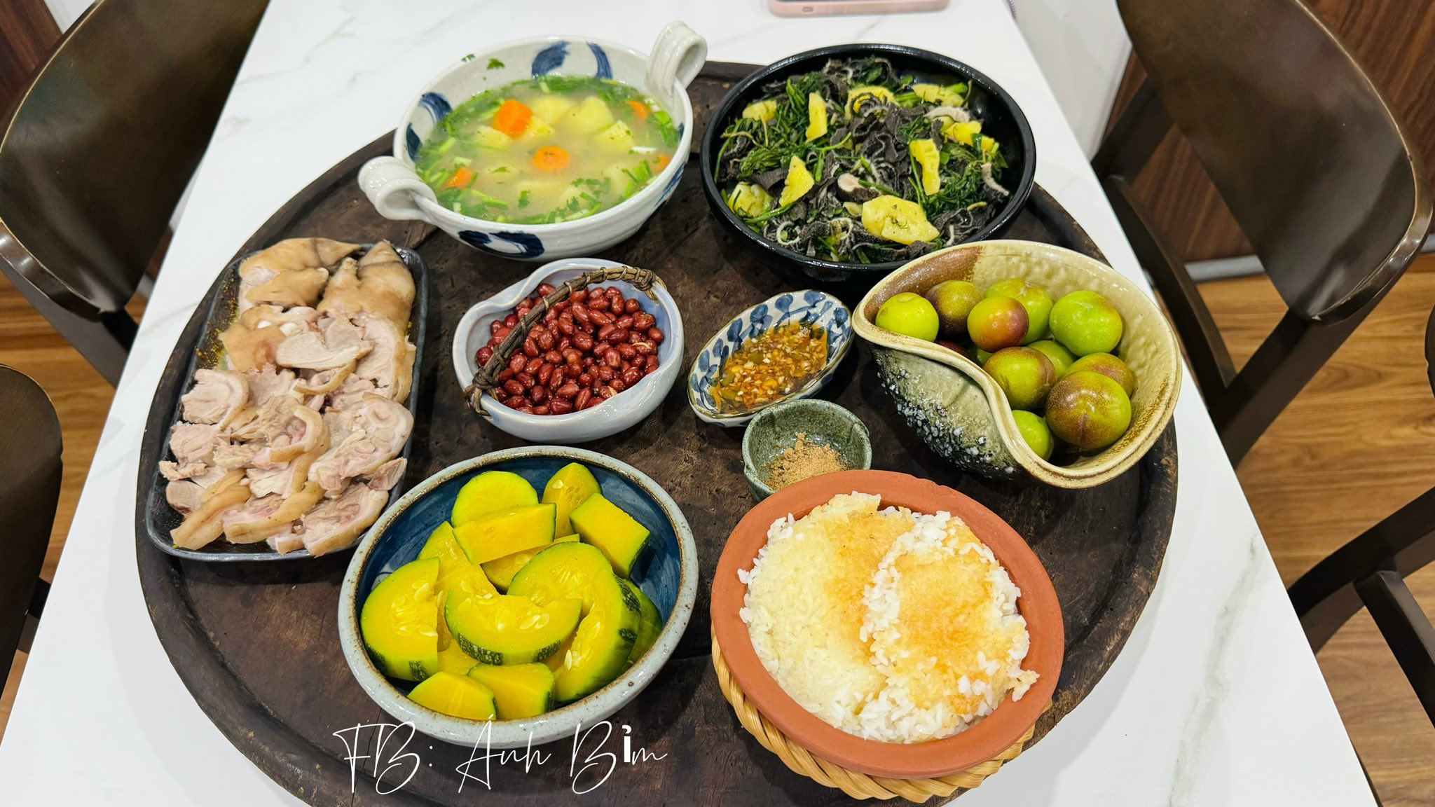 Thị chân giò luộc - Bí non luộc - Canh khoai tây - Sách bò xào rau củ - Lạc rang muối - Mận