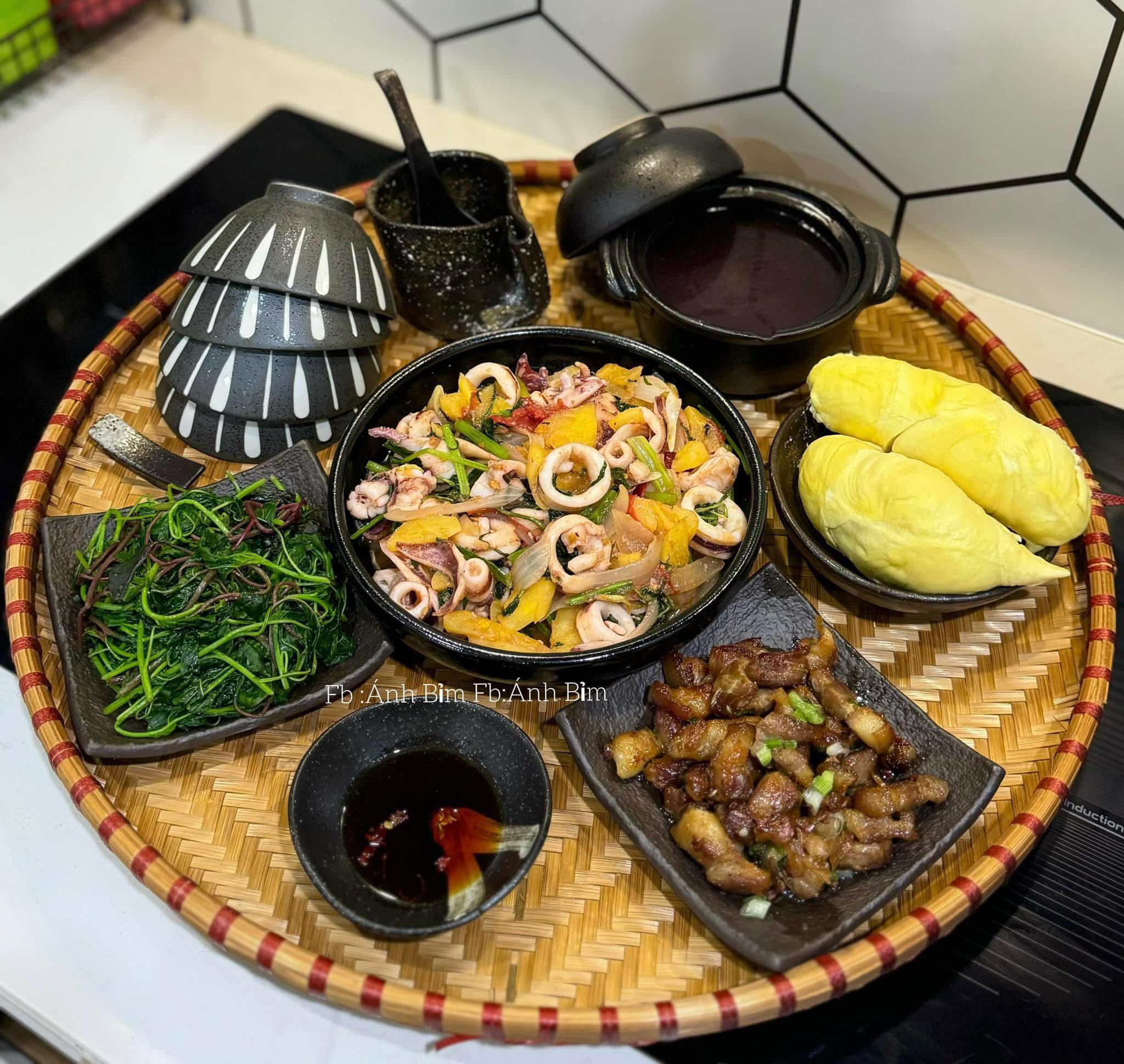 Ba chỉ rang cháy cạnh - Mực xào - Rau dền luộc