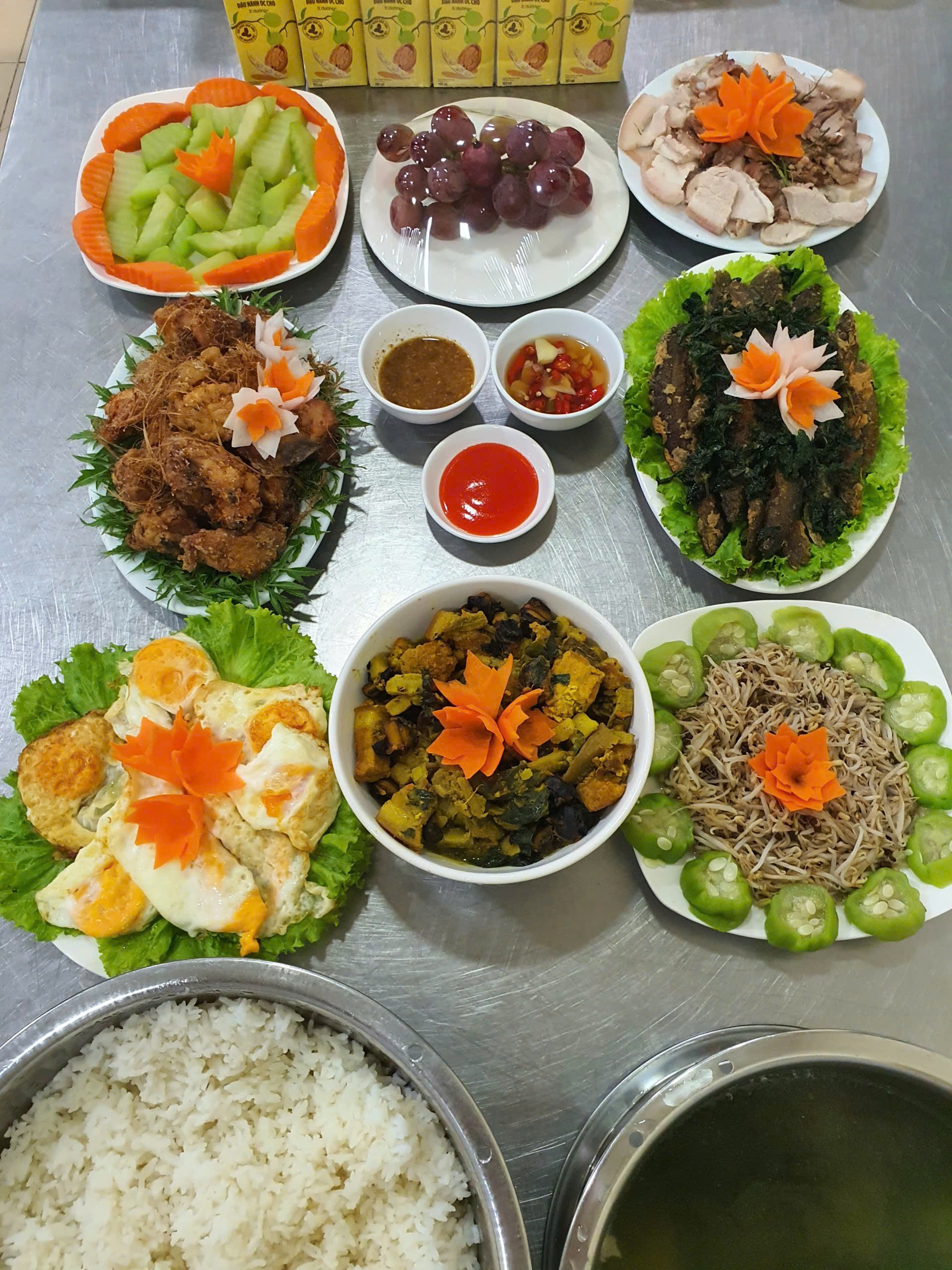 Thực đơn cho các chiến sĩ được thay đổi hằng ngày, hằng tuần